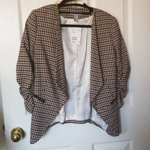 Houndstooth print blazer. Scruntchy sleeves.